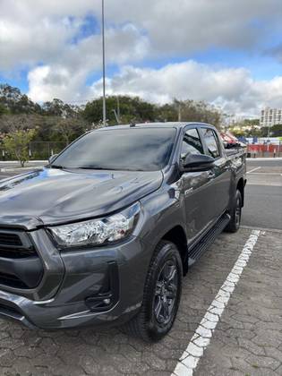 TOYOTA HILUX 2.8 D-4D TURBO DIESEL CD SR 4X4 AUTOMÁTICO